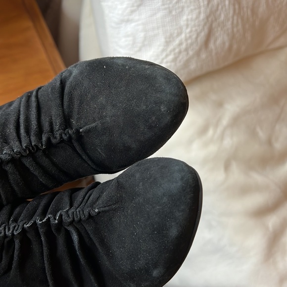 Guess "Dottest" Black Suede Scrunched Zip Ankle Bootie/Shoe Women's Size 8M - Picture 9 of 14